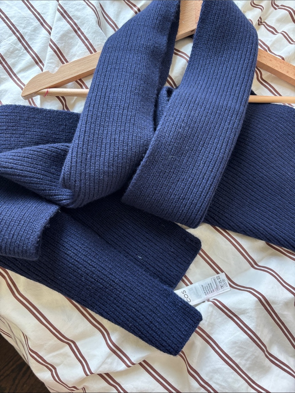 COS Navy Ribbed Knit Scarf - Picture 2 of 5